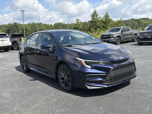 Used 2024 Toyota Corolla SE FWD image 3
