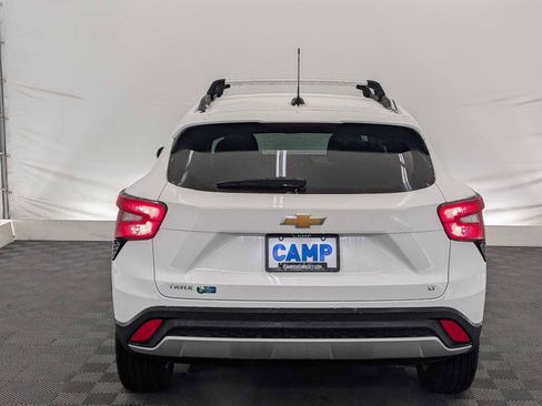 New 2025 Chevrolet Trax LT w/ Driver Confidence Package image 5