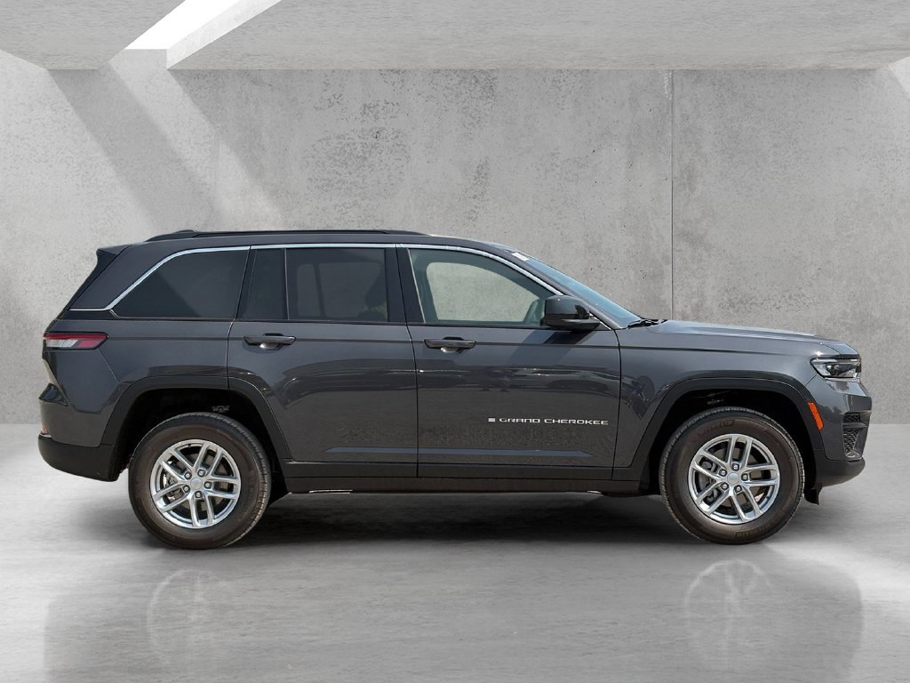 New 2026 Jeep Grand Cherokee Laredo RWD image 4