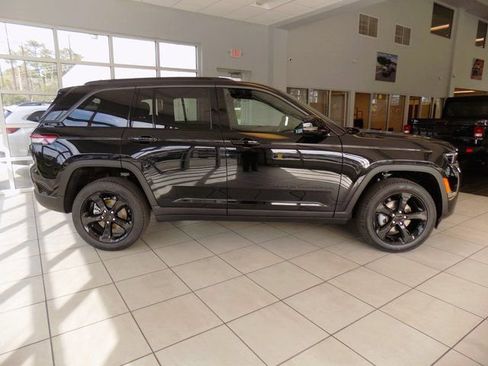 New 2026 Jeep Grand Cherokee Limited w/ Limited Altitude Package RWD image 16