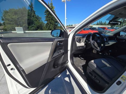 Used 2015 Toyota RAV4 Limited AWD/4WD image 20
