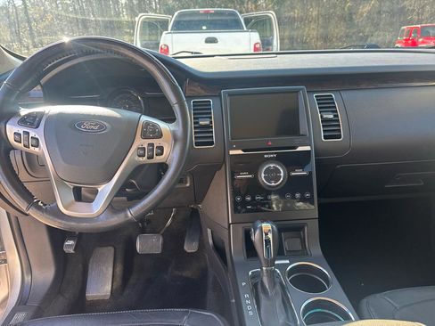 Used 2018 Ford Flex Limited image 11