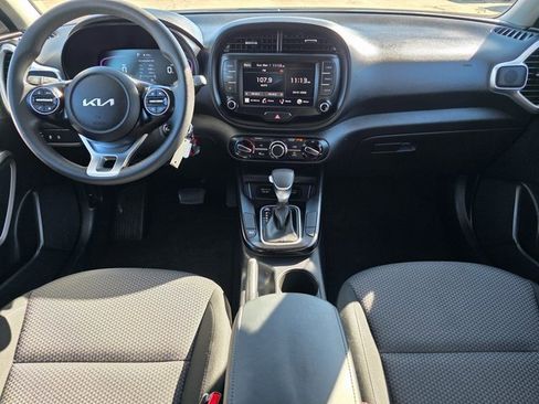 Certified 2025 Kia Soul LX w/ LX Technology Package image 21