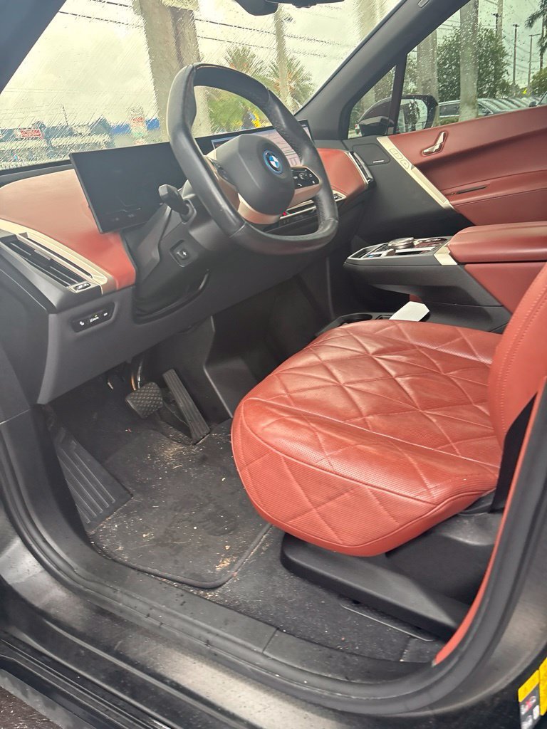 Used 2024 BMW iX xDrive50 w/ Sport Package AWD/4WD image 5