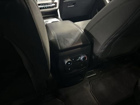 Used 2022 Ford Explorer XLT image 23