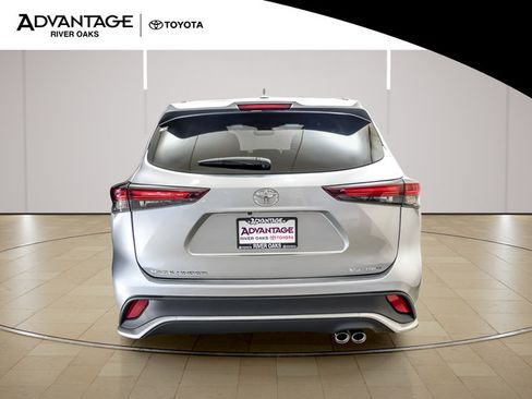 Used 2025 Toyota Highlander XSE AWD/4WD image 6