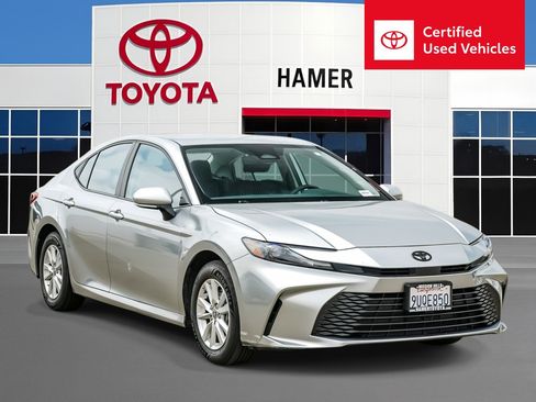 Used 2025 Toyota Camry LE FWD image 1