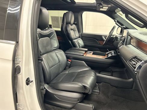Used 2018 Lincoln Navigator Reserve AWD/4WD image 25