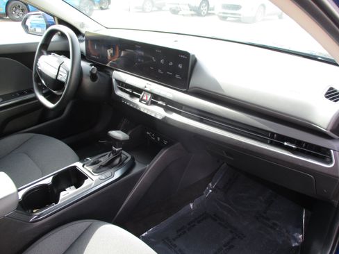Used 2025 Kia K4 FWD image 32