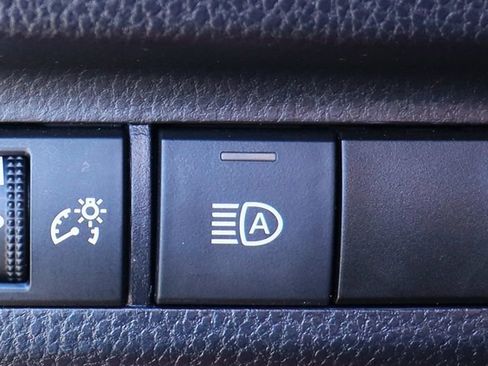 Used 2019 Toyota RAV4 XLE image 41