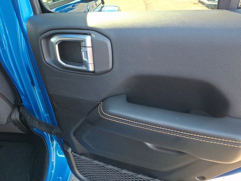 Used 2025 Jeep Wrangler Sahara image 14