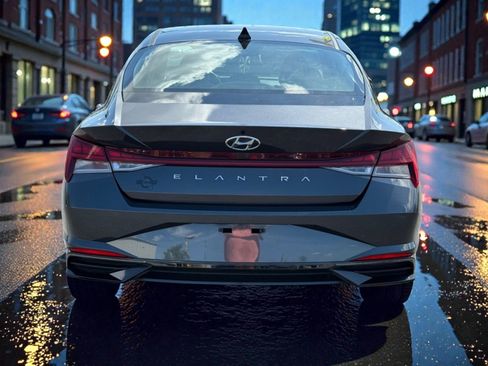 Used 2021 Hyundai Elantra SEL w/ Convenience + Premium Package image 7