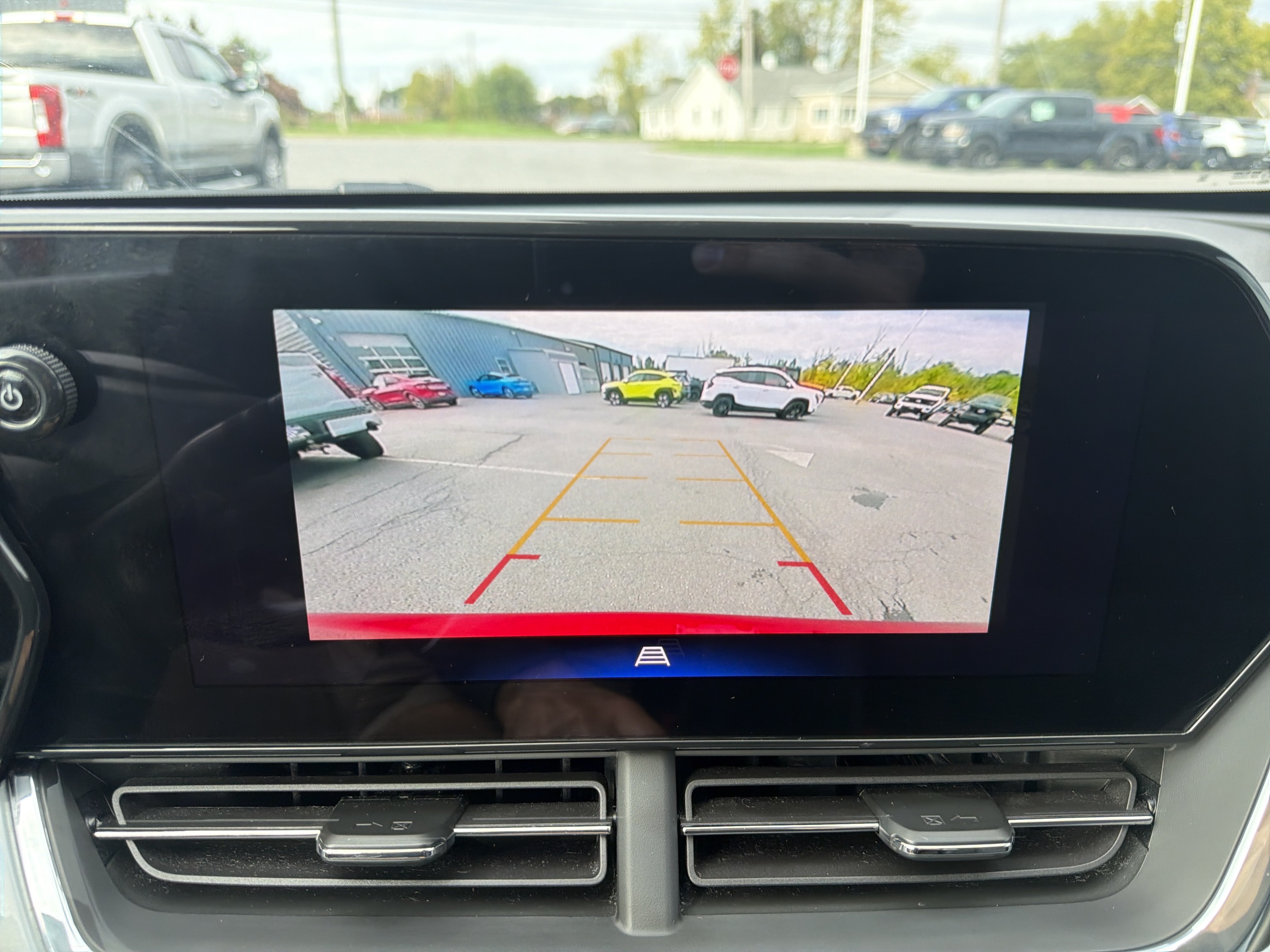 Used 2025 Chevrolet Trax LT FWD image 26