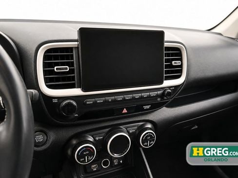 Used 2024 Hyundai Venue Limited FWD image 13