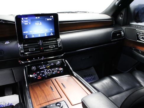 Used 2019 Lincoln Navigator L Select w/ Technology Package image 20