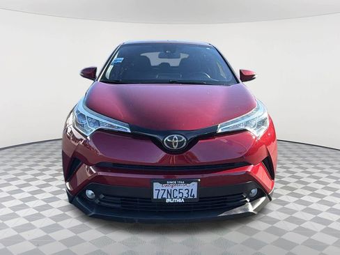 Used 2018 Toyota C-HR XLE FWD image 2