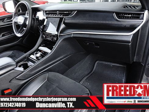 Used 2024 Jeep Grand Cherokee Altitude image 12