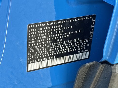 Certified 2025 Volkswagen Taos SE image 30