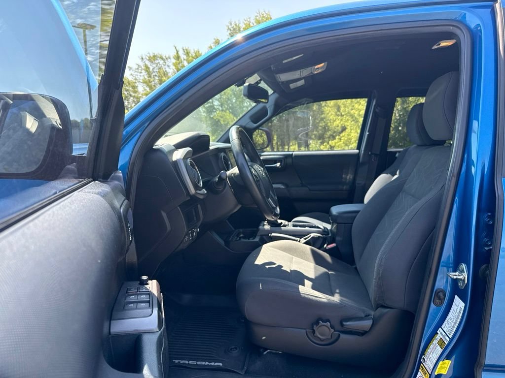 Used 2017 Toyota Tacoma TRD Sport w/ Tow Package RWD image 19