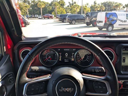 Used 2022 Jeep Wrangler Unlimited Rubicon w/ LED Lighting Group AWD/4WD image 30