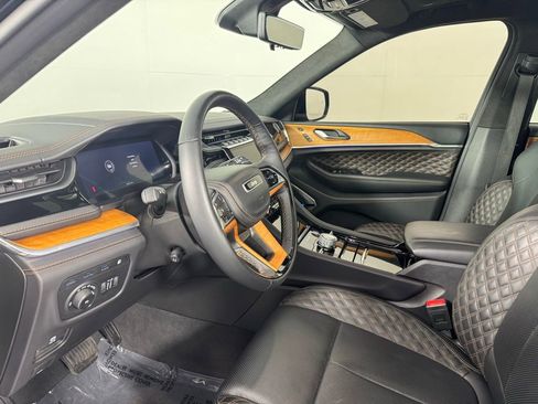 Used 2023 Jeep Grand Cherokee Summit image 9