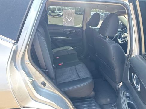 Used 2018 Nissan Rogue SV FWD image 19