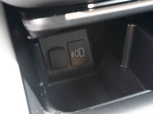 Used 2025 Ford Explorer Active RWD image 29