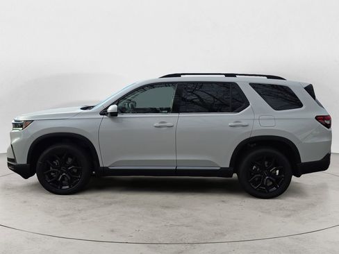 Used 2025 Honda Pilot Touring image 2