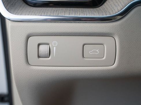 Used 2021 Volvo XC60 T5 Inscription w/ Advanced Package image 17