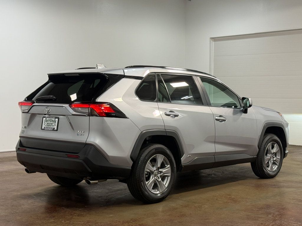 Used 2025 Toyota RAV4 XLE AWD/4WD image 4