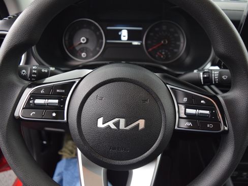 Used 2022 Kia Forte LXS w/ LXS Technology Package image 9