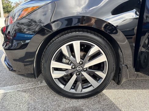 Used 2020 Nissan Versa SR image 24