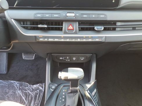 Used 2025 Kia K4 LXS image 23