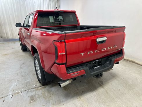 Used 2025 Toyota Tacoma Limited AWD/4WD image 2