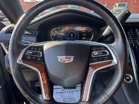 Used 2019 Cadillac Escalade ESV Luxury RWD image 13