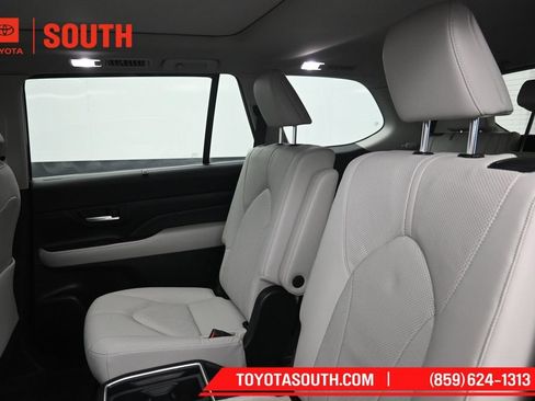 Used 2024 Toyota Grand Highlander AWD image 26