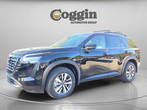 New 2026 Nissan Pathfinder SL image 1