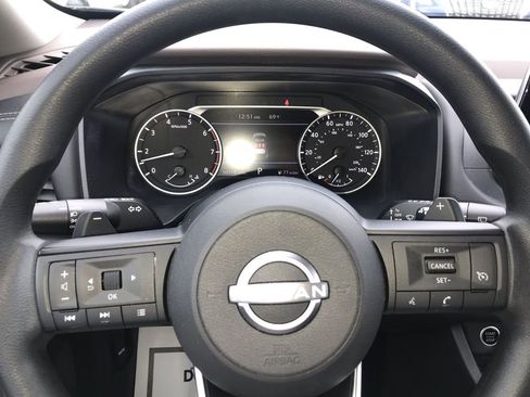 Used 2023 Nissan Rogue S image 14