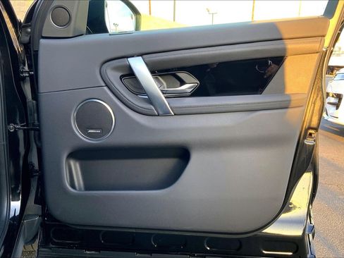 Used 2024 Land Rover Discovery Sport S image 22