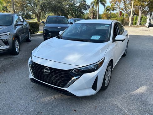 Used 2025 Nissan Sentra S image 16
