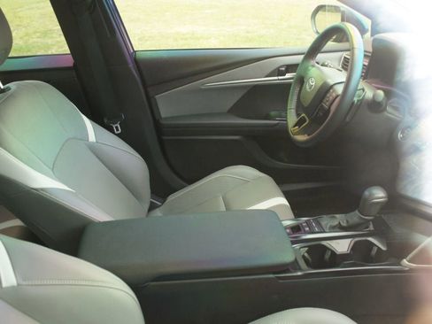 Used 2025 Toyota Camry SE image 2