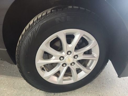 Used 2020 Chevrolet Equinox LT w/ Driver Convenience Package image 23