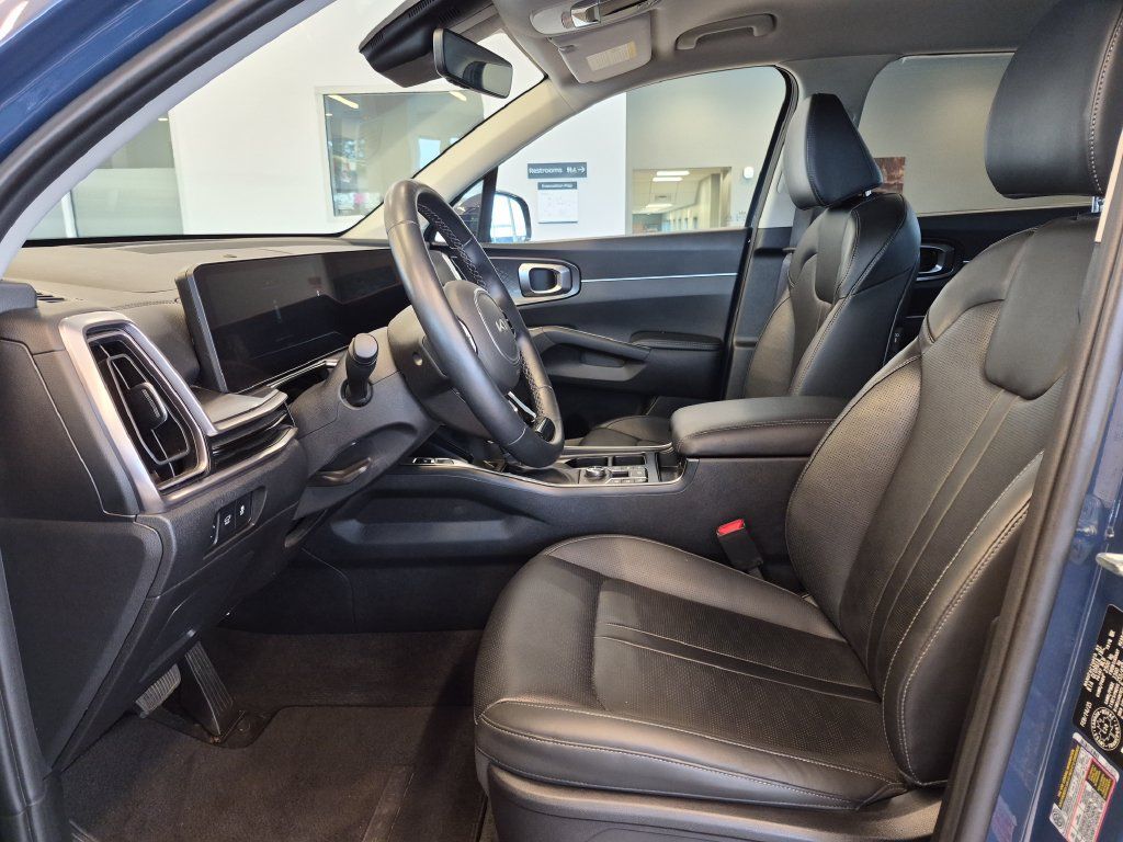 Used 2025 Kia Sorento EX AWD/4WD image 14