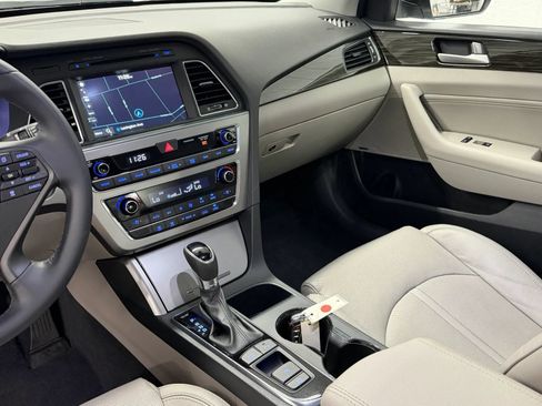 Used 2017 Hyundai Sonata Limited w/ Ultimate Package 04 FWD image 15