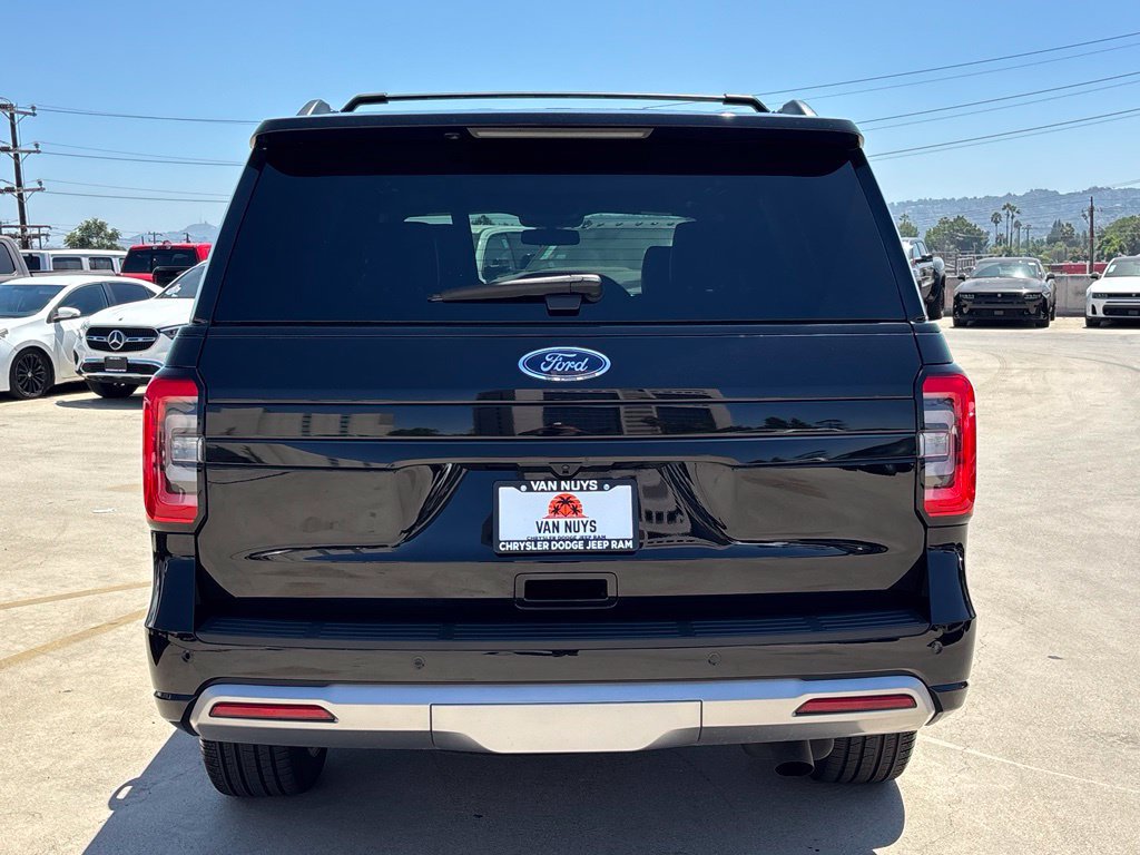 Used 2024 Ford Expedition Platinum RWD image 4