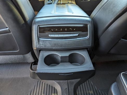 Used 2022 Cadillac Escalade Premium Luxury image 39