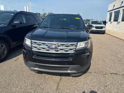 Used 2018 Ford Explorer XLT w/ Equipment Group 202A AWD/4WD image 4