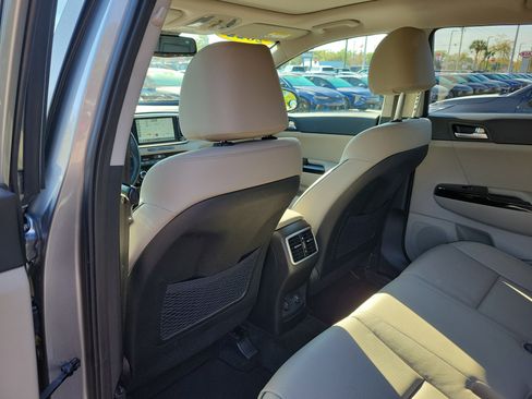 Used 2022 Kia Sportage EX w/ EX Technology Package image 16