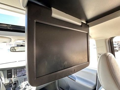 Used 2019 Toyota Sienna XLE w/ XLE Navigation Package image 28