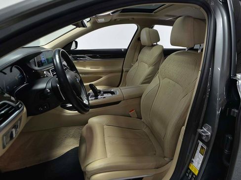 Used 2017 BMW 750i xDrive image 9
